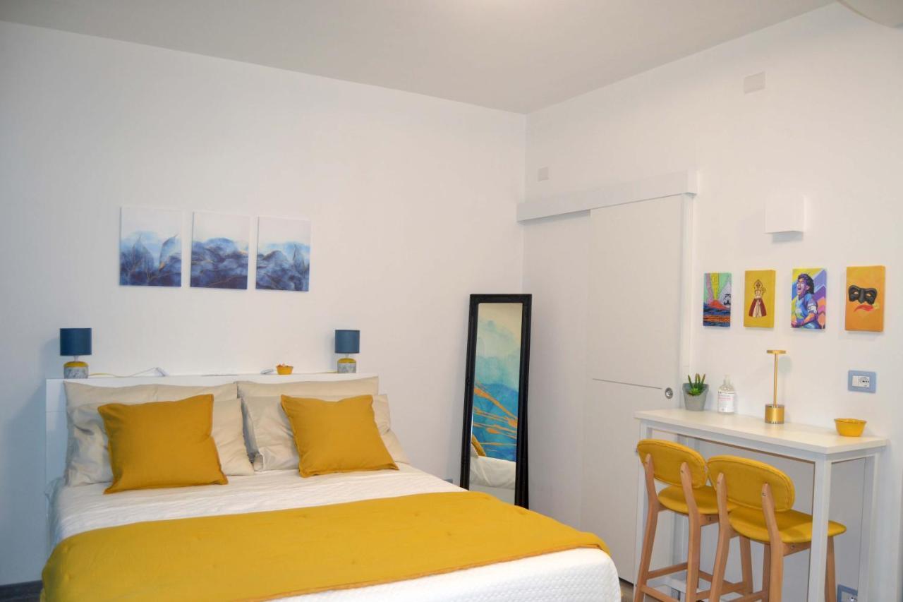 Room&Chiaia Napoli Exterior foto